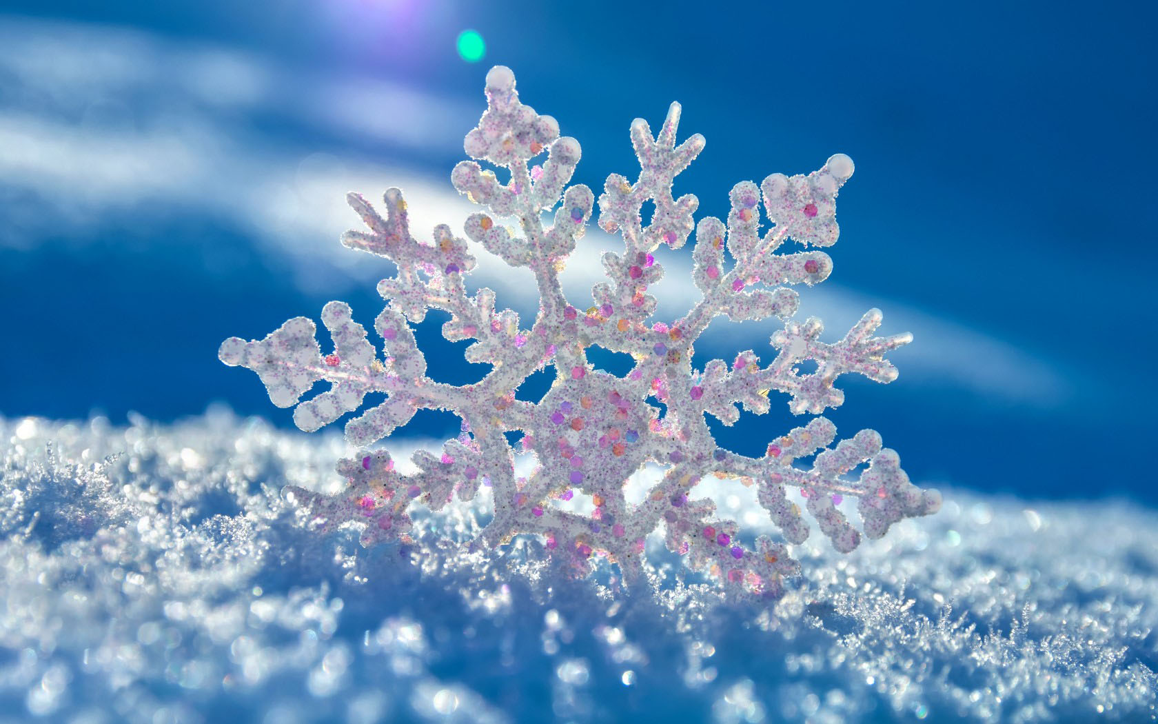 Photo:  1680x1050 Wallpaper beautiful snowflake